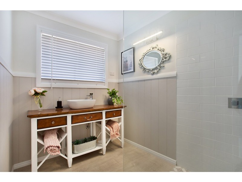 9 Pilot Court, Mermaid Waters QLD 4218