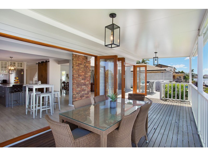 9 Pilot Court, Mermaid Waters QLD 4218