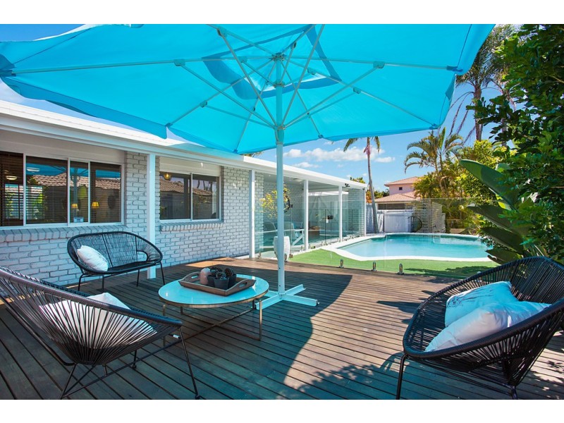 9 Pilot Court, Mermaid Waters QLD 4218