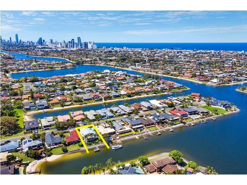 9 Pilot Court, Mermaid Waters QLD 4218