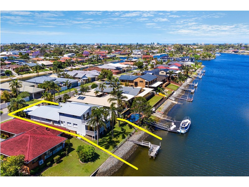 9 Pilot Court, Mermaid Waters QLD 4218