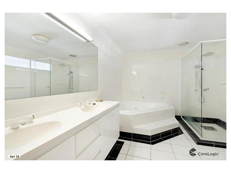 31 Montevideo Drive, Clear Island Waters QLD 4226