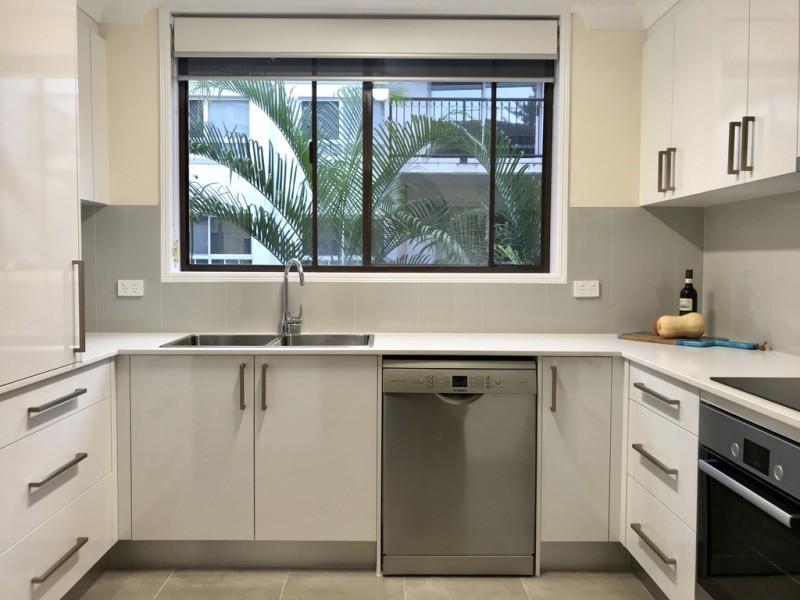 8/137 Old Burleigh Road, Broadbeach QLD 4218
