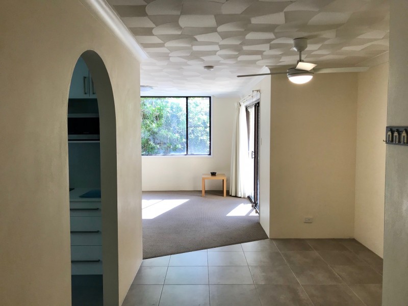 8/137 Old Burleigh Road, Broadbeach QLD 4218