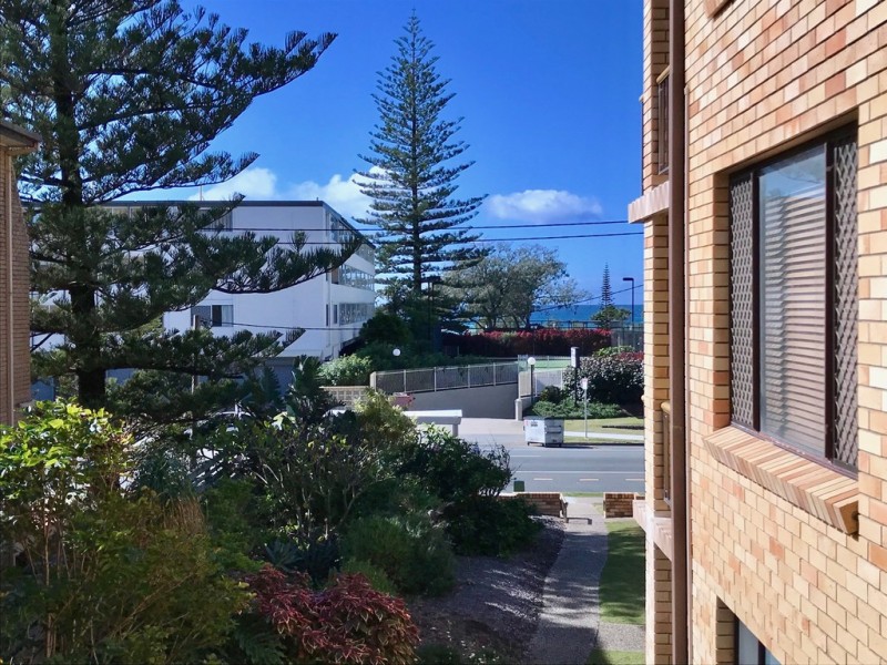 8/137 Old Burleigh Road, Broadbeach QLD 4218