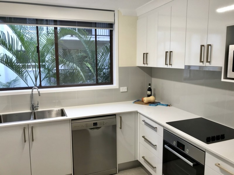 8/137 Old Burleigh Road, Broadbeach QLD 4218
