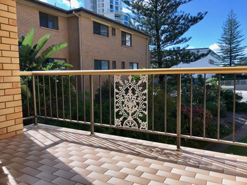 8/137 Old Burleigh Road, Broadbeach QLD 4218