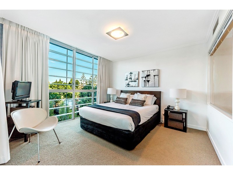 2220 ‘Freshwater Point’ 33 TE Peters Drive, Broadbeach Waters QLD 4218