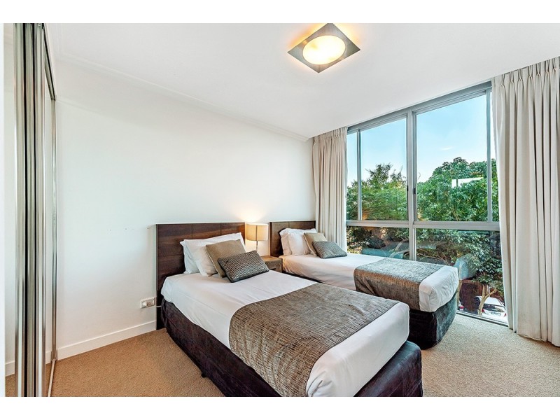 2220 ‘Freshwater Point’ 33 TE Peters Drive, Broadbeach Waters QLD 4218