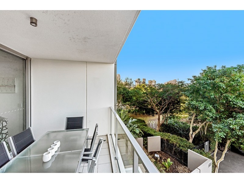 2220 ‘Freshwater Point’ 33 TE Peters Drive, Broadbeach Waters QLD 4218