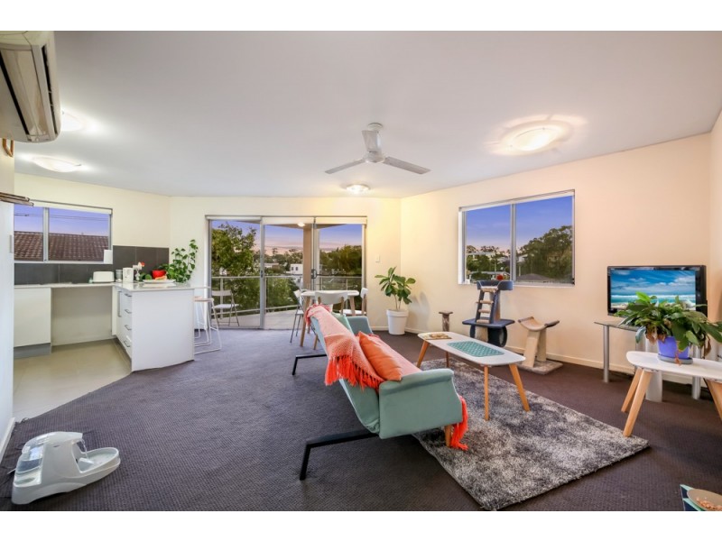 Unit 8, 21-23 Middle Street, Labrador QLD 4215