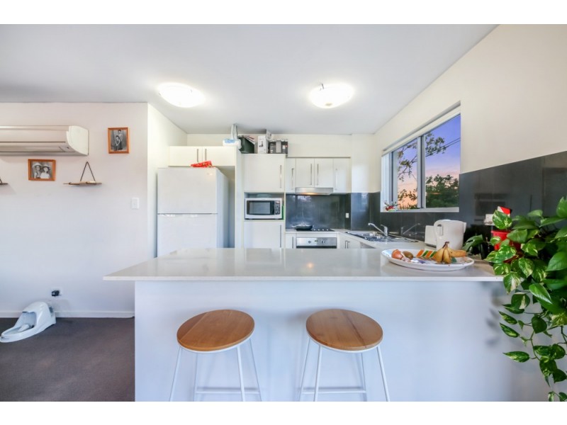Unit 8, 21-23 Middle Street, Labrador QLD 4215