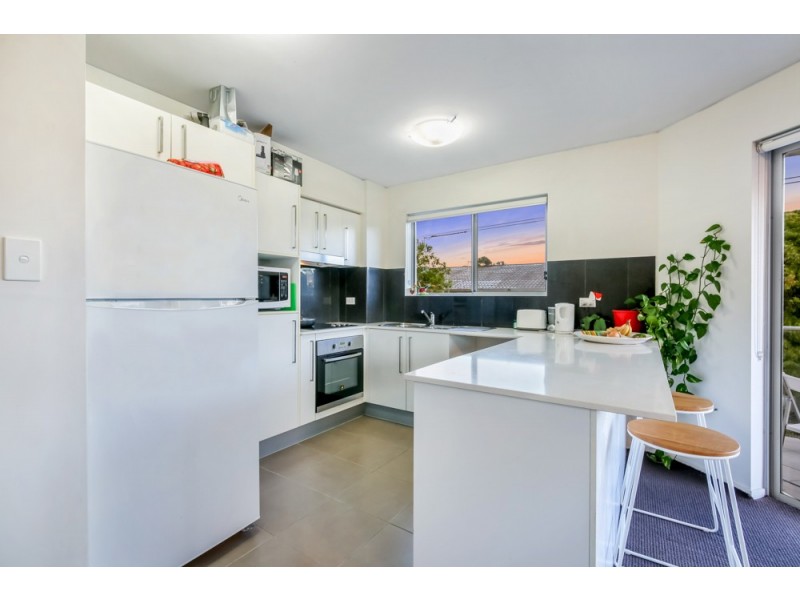Unit 8, 21-23 Middle Street, Labrador QLD 4215