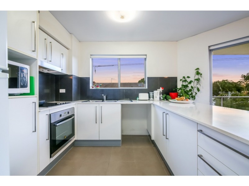 Unit 8, 21-23 Middle Street, Labrador QLD 4215