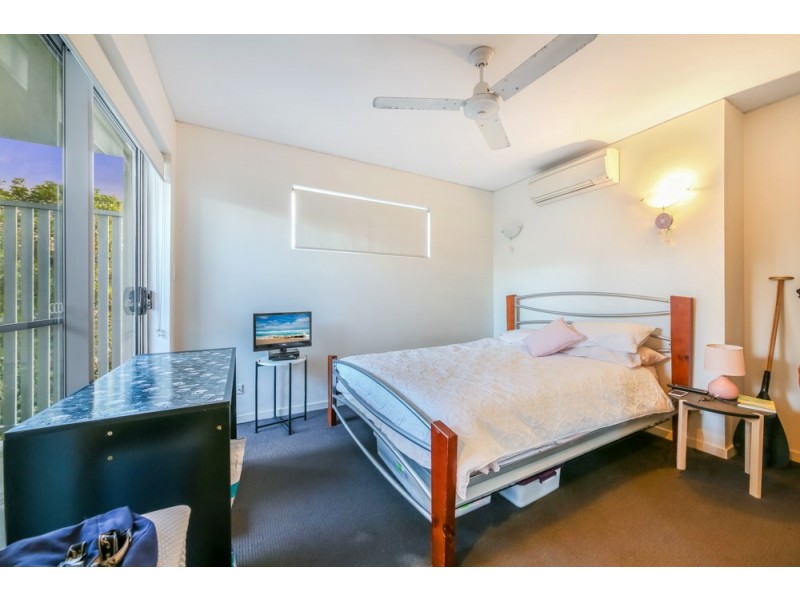 Unit 8, 21-23 Middle Street, Labrador QLD 4215