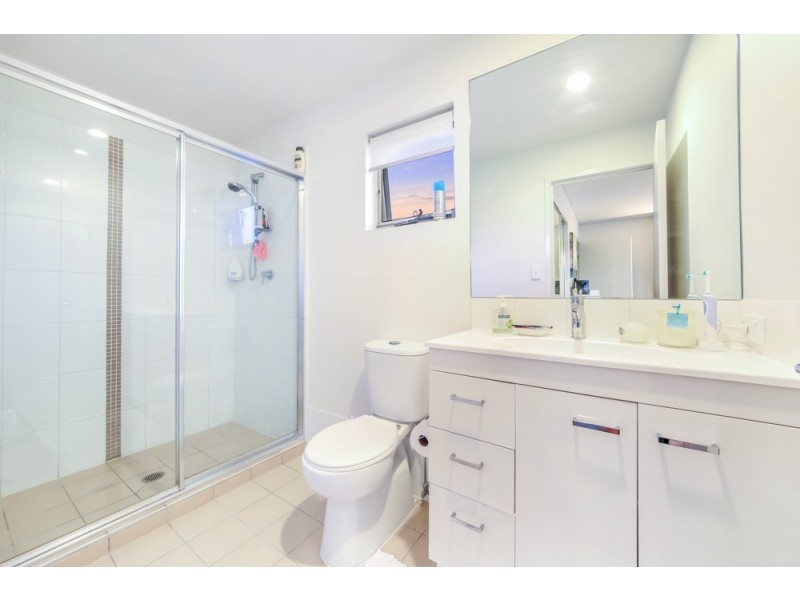 Unit 8, 21-23 Middle Street, Labrador QLD 4215