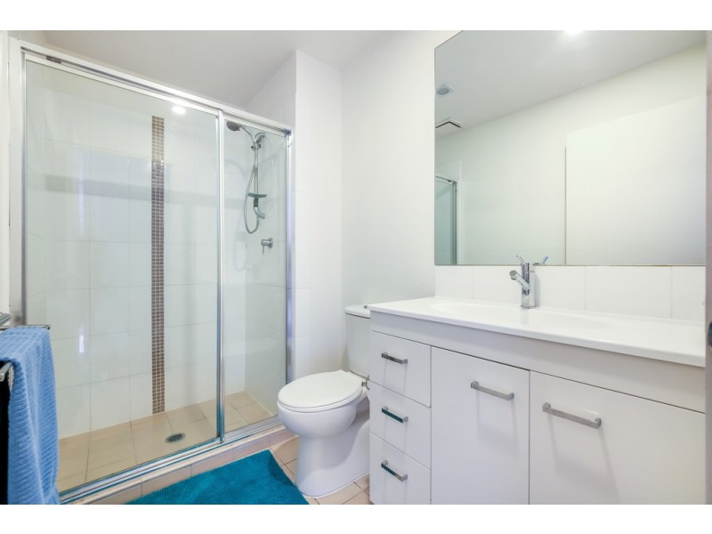 Unit 8, 21-23 Middle Street, Labrador QLD 4215