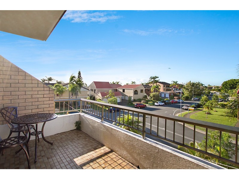 4/1 Angie Court, Mermaid Waters QLD 4218
