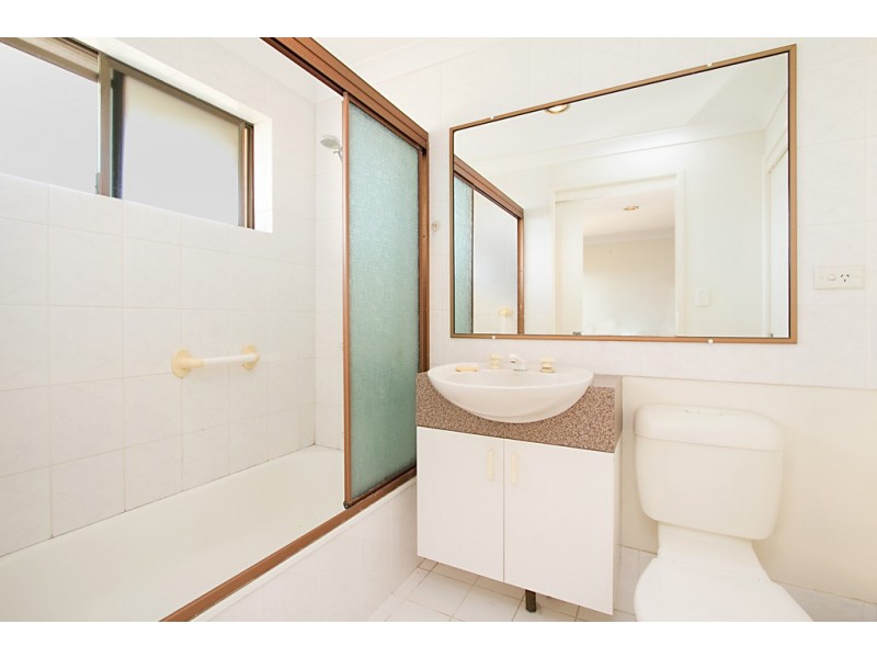 4/1 Angie Court, Mermaid Waters QLD 4218