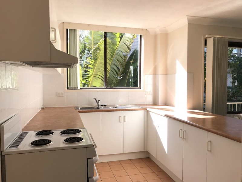 3/17 Federation Avenue, Broadbeach QLD 4218