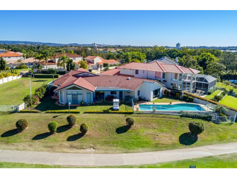6 Meadowview Drive, Carrara QLD 4211
