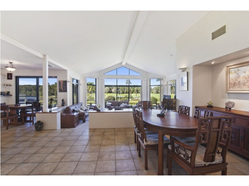 6 Meadowview Drive, Carrara QLD 4211