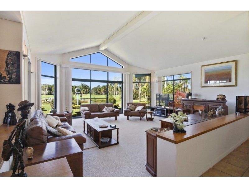 6 Meadowview Drive, Carrara QLD 4211