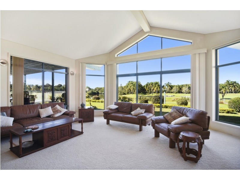 6 Meadowview Drive, Carrara QLD 4211