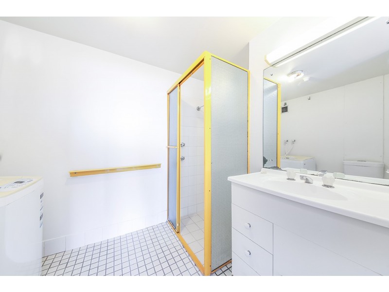 42/11 Fairway Drive, Clear Island Waters QLD 4226