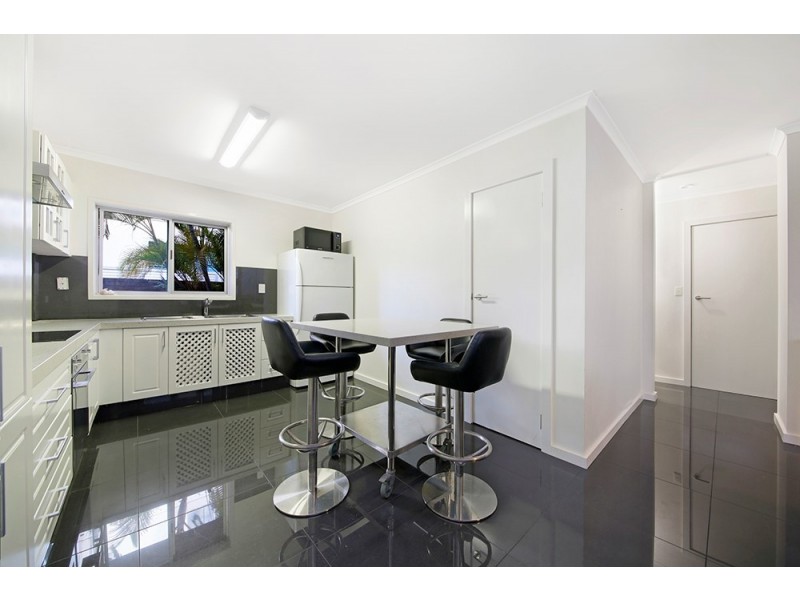 1/125 Old Burleigh Road, Broadbeach QLD 4218