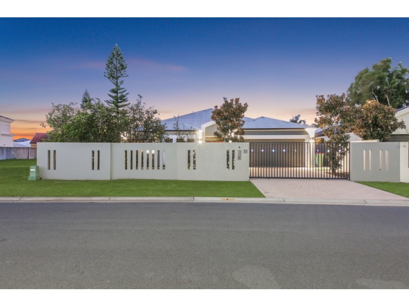 8 Waterview Crescent, Sorrento QLD 4217