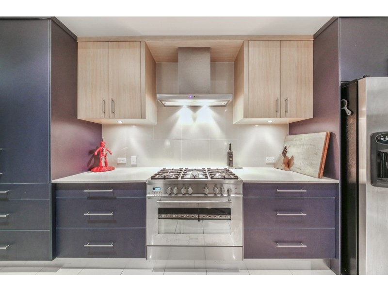 8 Waterview Crescent, Sorrento QLD 4217