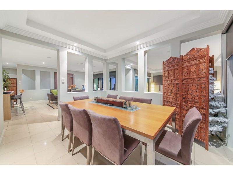 8 Waterview Crescent, Sorrento QLD 4217