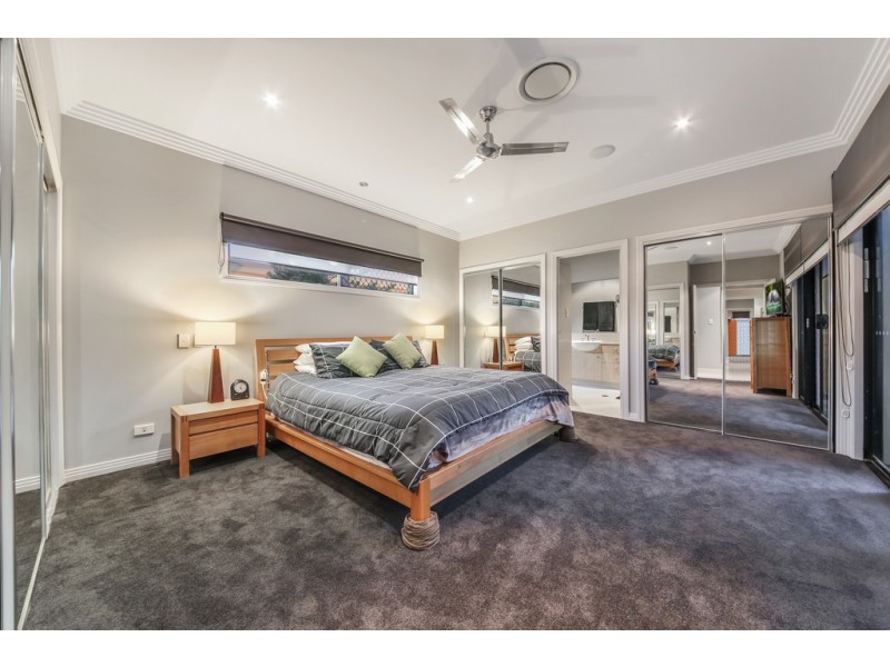 8 Waterview Crescent, Sorrento QLD 4217