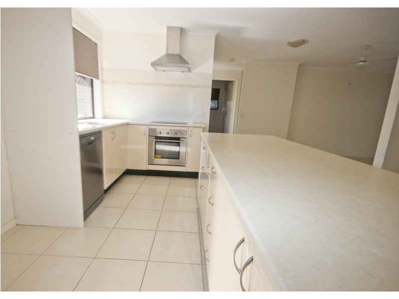 2/66 Botanical Drive, Labrador QLD 4215