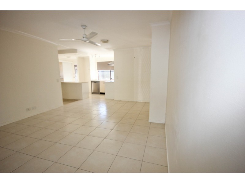 2/66 Botanical Drive, Labrador QLD 4215
