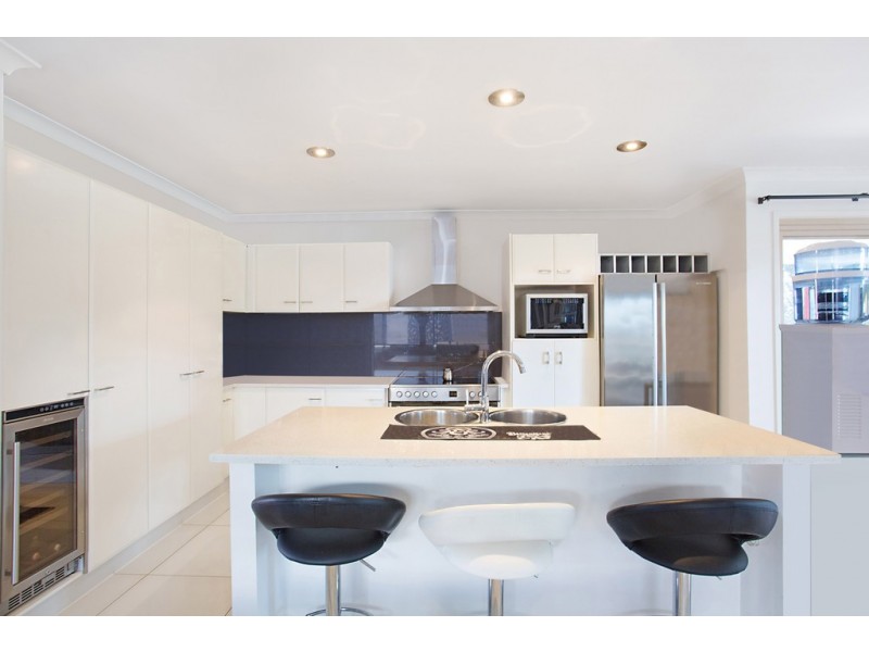 25 Rainbird Close, Burleigh Waters QLD 4220