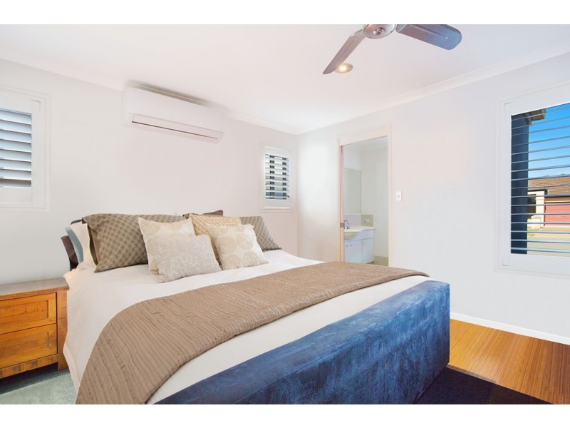 25 Rainbird Close, Burleigh Waters QLD 4220