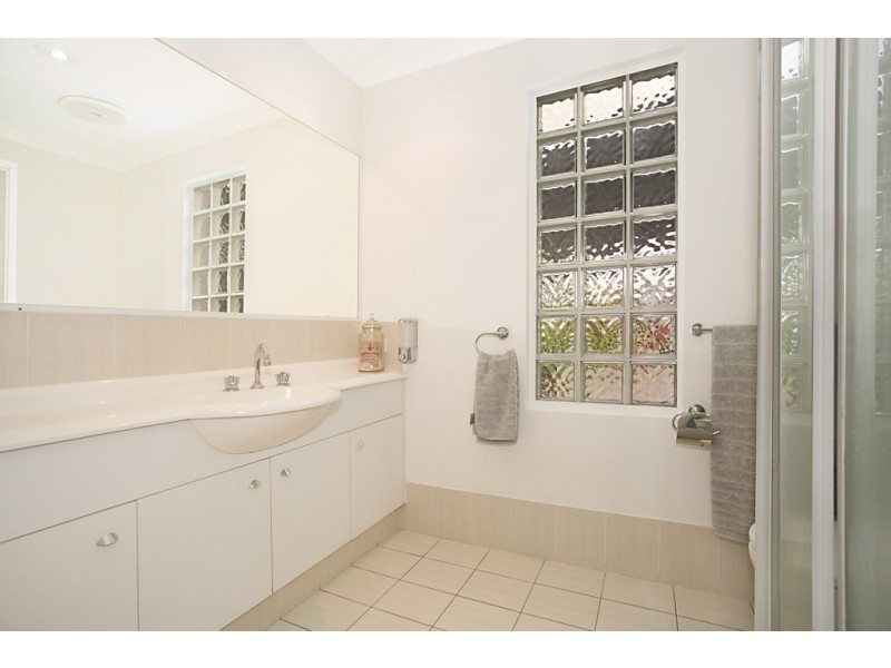 25 Rainbird Close, Burleigh Waters QLD 4220