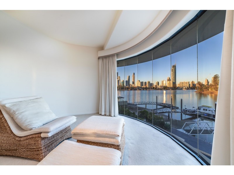 21 The Promenade, Isle Of Capri QLD 4217