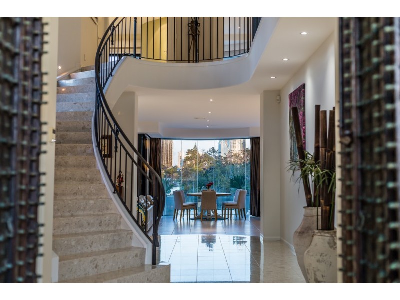 21 The Promenade, Isle Of Capri QLD 4217