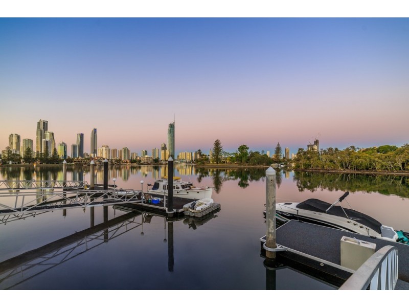 21 The Promenade, Isle Of Capri QLD 4217