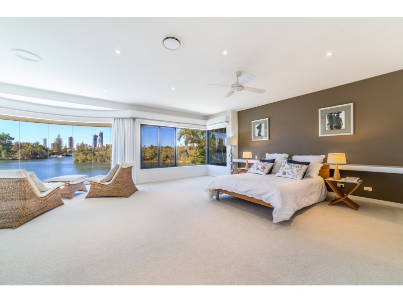 21 The Promenade, Isle Of Capri QLD 4217