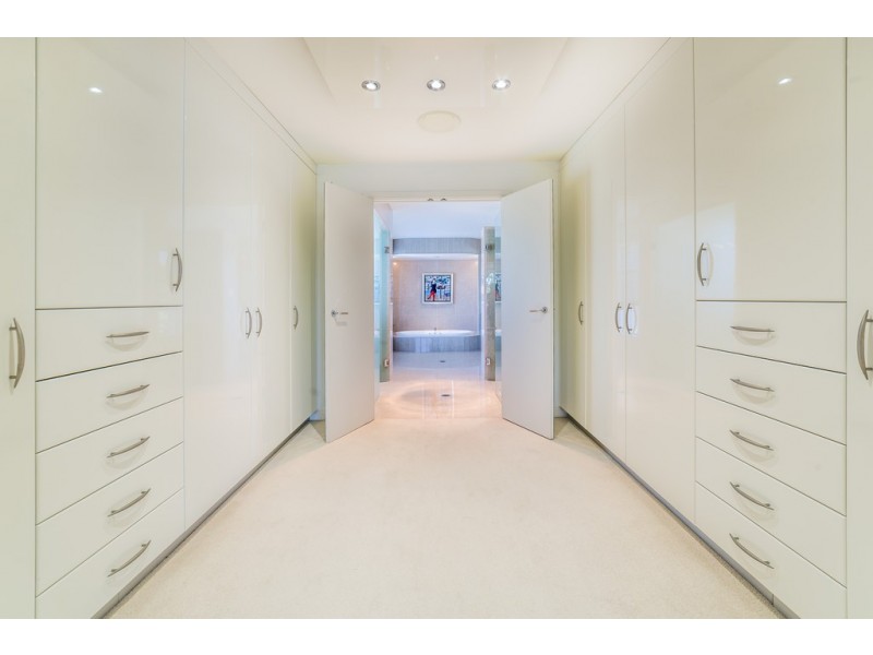 21 The Promenade, Isle Of Capri QLD 4217