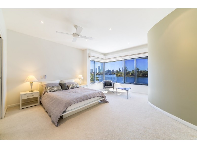 21 The Promenade, Isle Of Capri QLD 4217