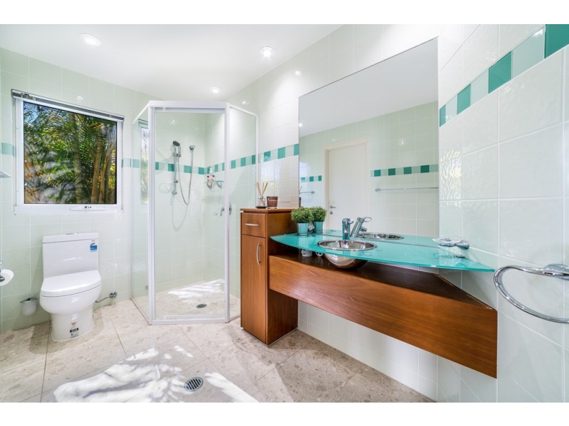 21 The Promenade, Isle Of Capri QLD 4217