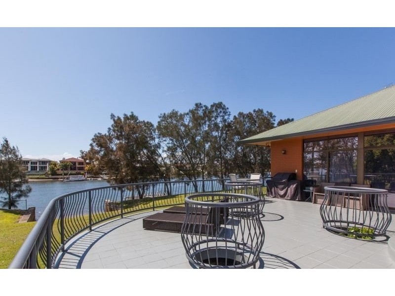 8-14 Riverbend Avenue, Carrara QLD 4211