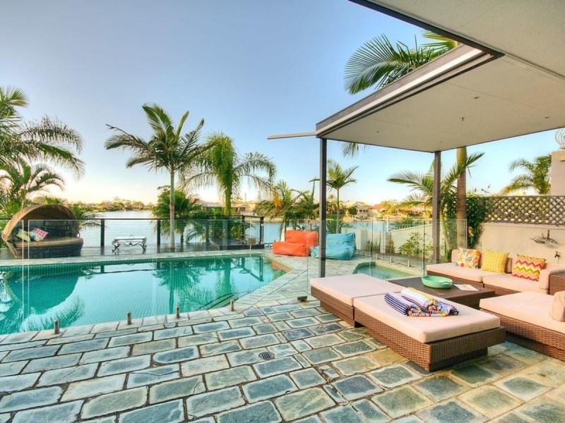 68 Waitomo St, Broadbeach Waters QLD 4218