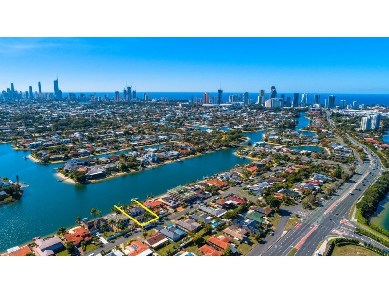 68 Waitomo St, Broadbeach Waters QLD 4218