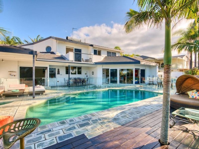 68 Waitomo St, Broadbeach Waters QLD 4218